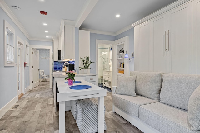 living area with recessed lighting, light wood-style flooring, and crown molding
