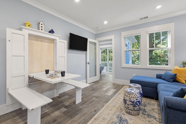 living room featuring visible vents, baseboards, ornamental molding, recessed lighting, and wood finished floors