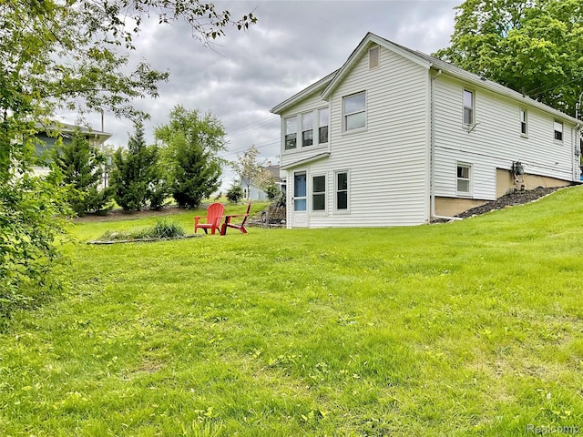 432 Market St, Walled Lake, MI 48390 - rear view of house with a yard