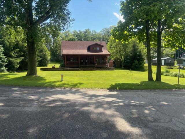 view of front of home featuring a porch and a front lawn