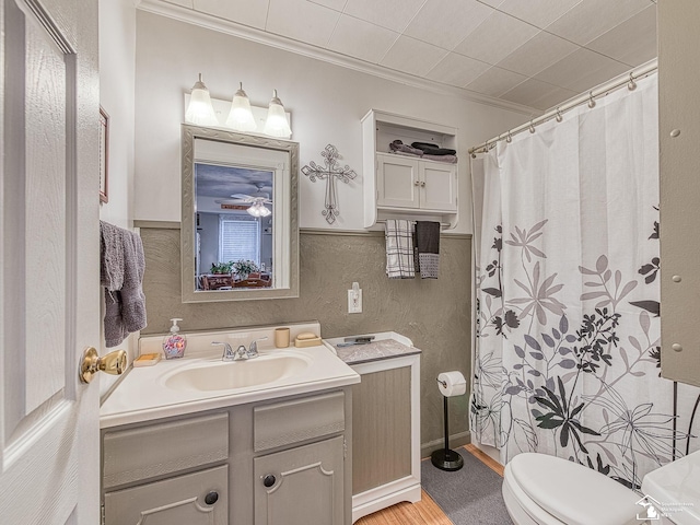 full bath featuring vanity, crown molding, toilet, and a shower with curtain