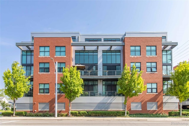 100 N Center St Unit 302, Royal Oak, MI 48067 - view of apartment building / complex