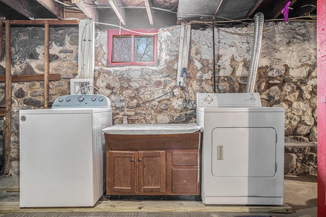 28 Orchard Pl, Battle Creek, MI 49017 - washroom featuring cabinet space and washer and clothes dryer
