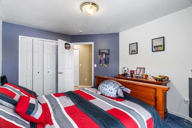 bedroom with baseboards, carpet, and a closet