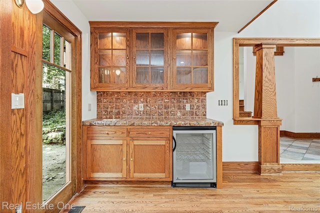 28190 Wildwood Trl, Farmington Hills, MI 48336 - bar area with backsplash, beverage cooler, and light wood-style flooring