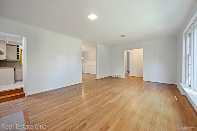 28190 Wildwood Trl, Farmington Hills, MI 48336 - empty room with light wood-style floors and baseboards