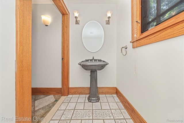 28190 Wildwood Trl, Farmington Hills, MI 48336 - bathroom with baseboards