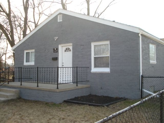 20885 Westview Ave, Ferndale, MI 48220 - view of front of home with fence