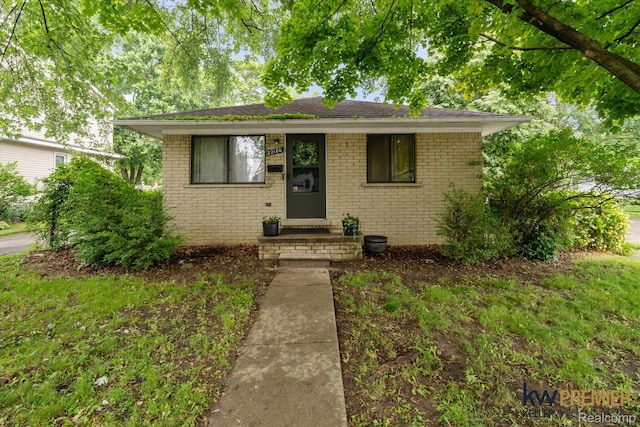 22180 Boulder Ave, Eastpointe, MI 48021 - view of front of home featuring brick siding and roof with shingles