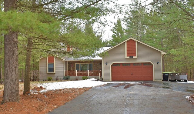 1683 White Oak Dr, Interlochen MI, 49643, 4 bedrooms, 3 baths house for sale