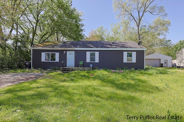 view of front of home with a detached garage