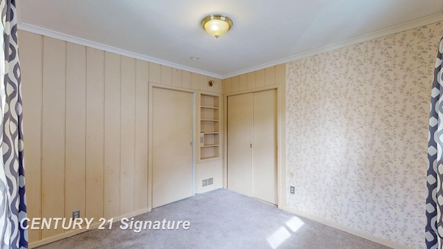 308 S Elm St, Saginaw, MI 48602 - unfurnished bedroom featuring carpet flooring, visible vents, and ornamental molding