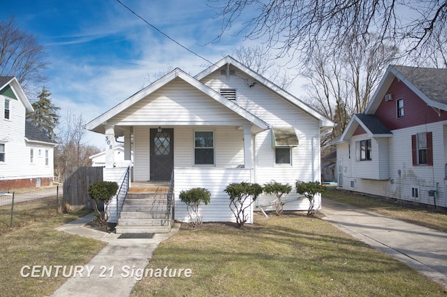 308 S Elm St, Saginaw, MI 48602 - bungalow-style house with covered porch, a front lawn, and fence