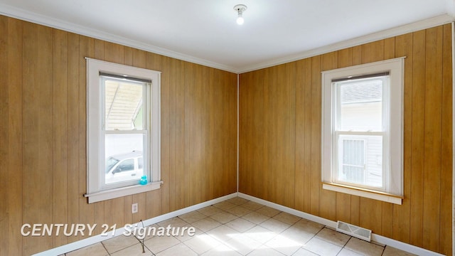 308 S Elm St, Saginaw, MI 48602 - empty room featuring a wealth of natural light, visible vents, and light tile patterned floors