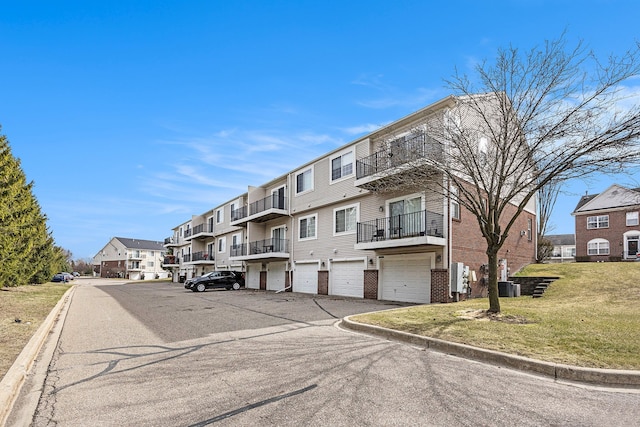 view of street with curbs and a residential view