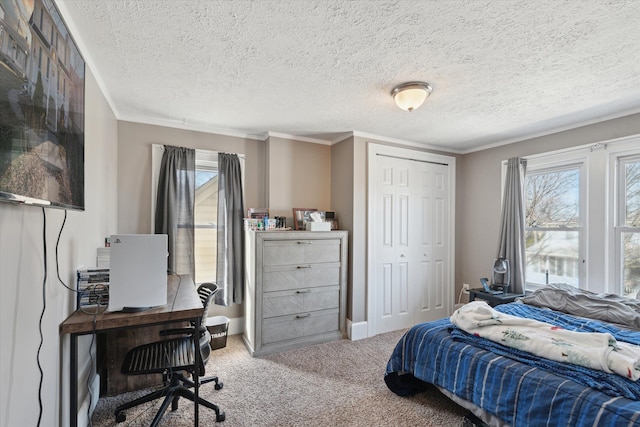 carpeted bedroom featuring crown molding, a closet, and a textured ceiling