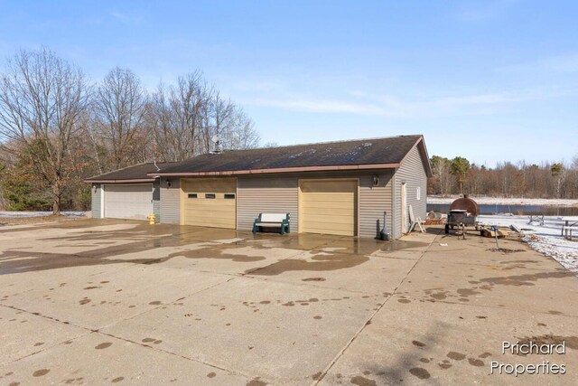 view of detached garage