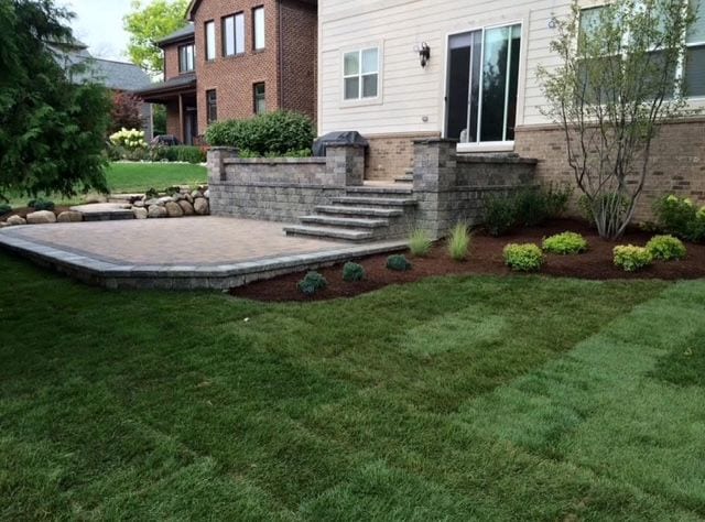 220 S Castell Ave, Rochester, MI 48307 - view of grassy yard