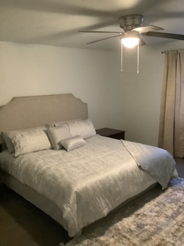 bedroom featuring ceiling fan