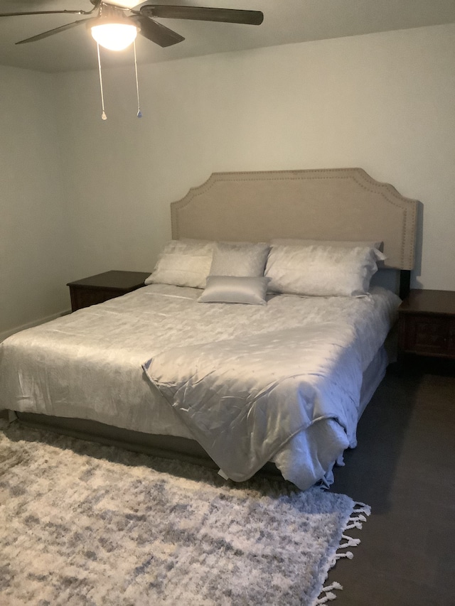 bedroom with a ceiling fan