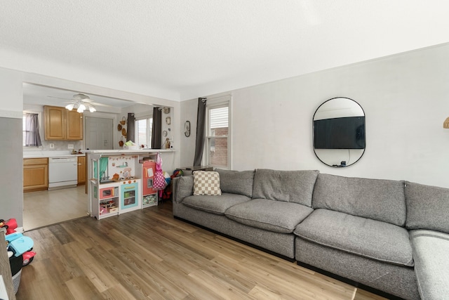living room with light wood-style floors and ceiling fan