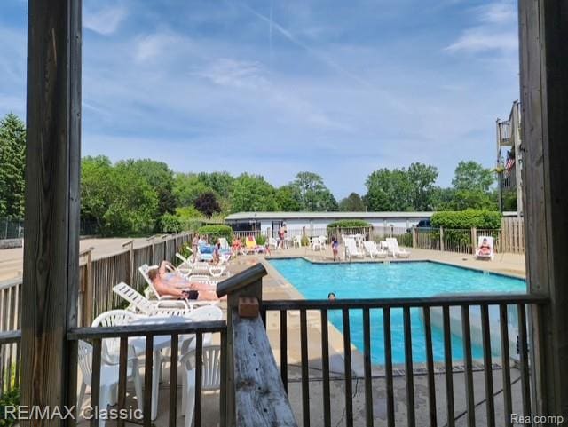 37512 Jefferson Ave Unit # 301, Harrison Township, MI 48045 - community pool with a patio