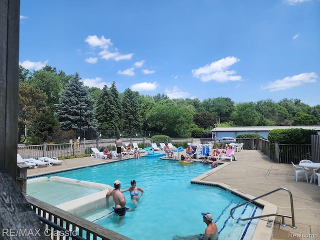 37512 Jefferson Ave Unit # 301, Harrison Township, MI 48045 - community pool with a patio area