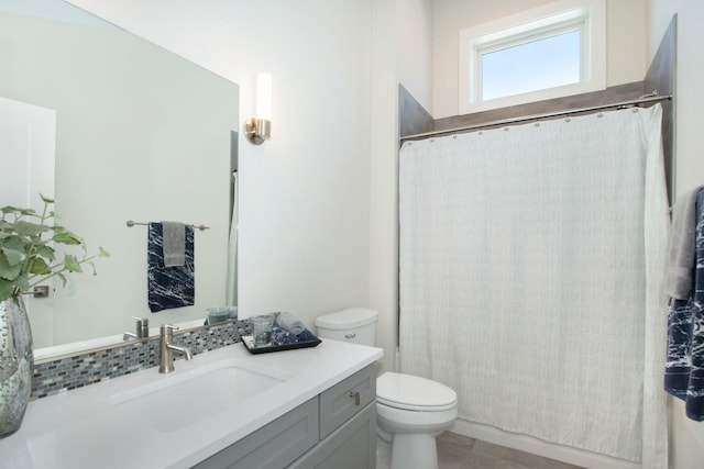 631 Fairview Ave NE Unit 3, Grand Rapids, MI 49503 - full bath featuring vanity, toilet, and a shower with curtain