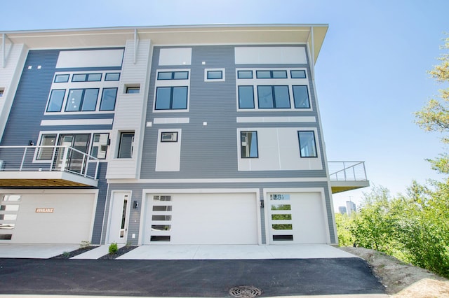 631 Fairview Ave NE Unit 3, Grand Rapids, MI 49503 - view of front of house with a garage