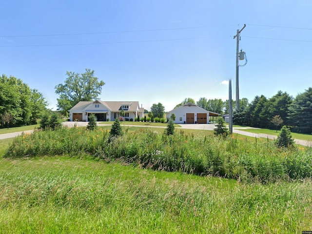 view of front of home with driveway