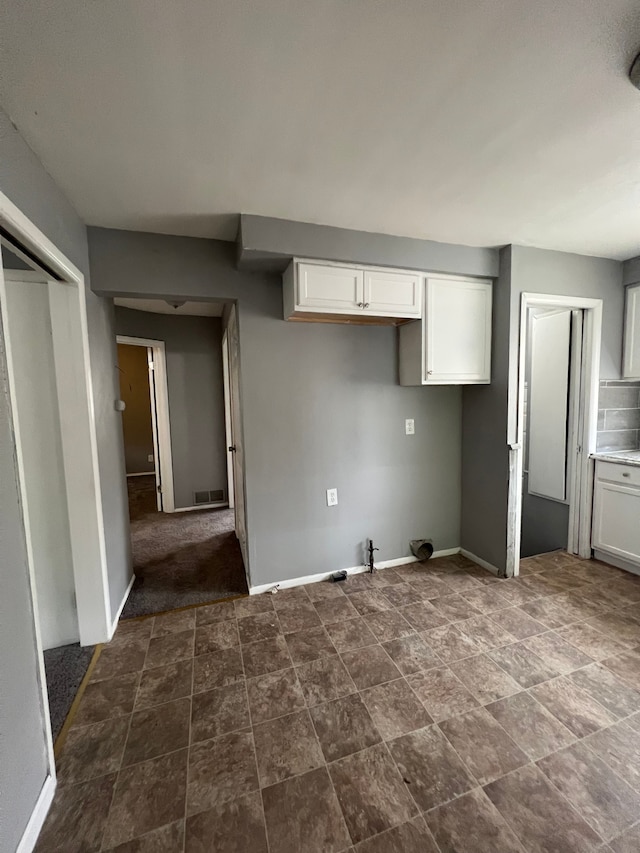 13900 Sussex St, Detroit, MI 48227 - washroom featuring laundry area, visible vents, and baseboards