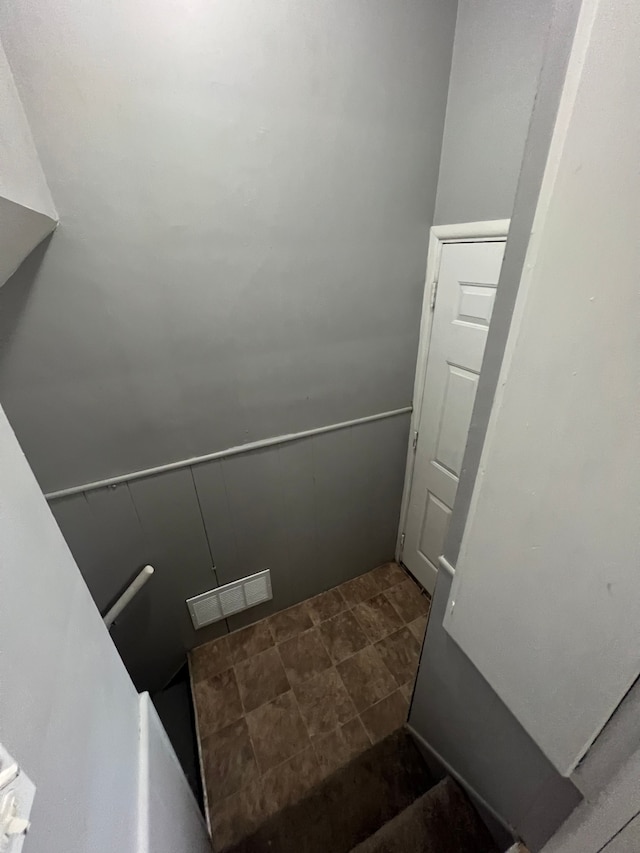 13900 Sussex St, Detroit, MI 48227 - staircase with visible vents