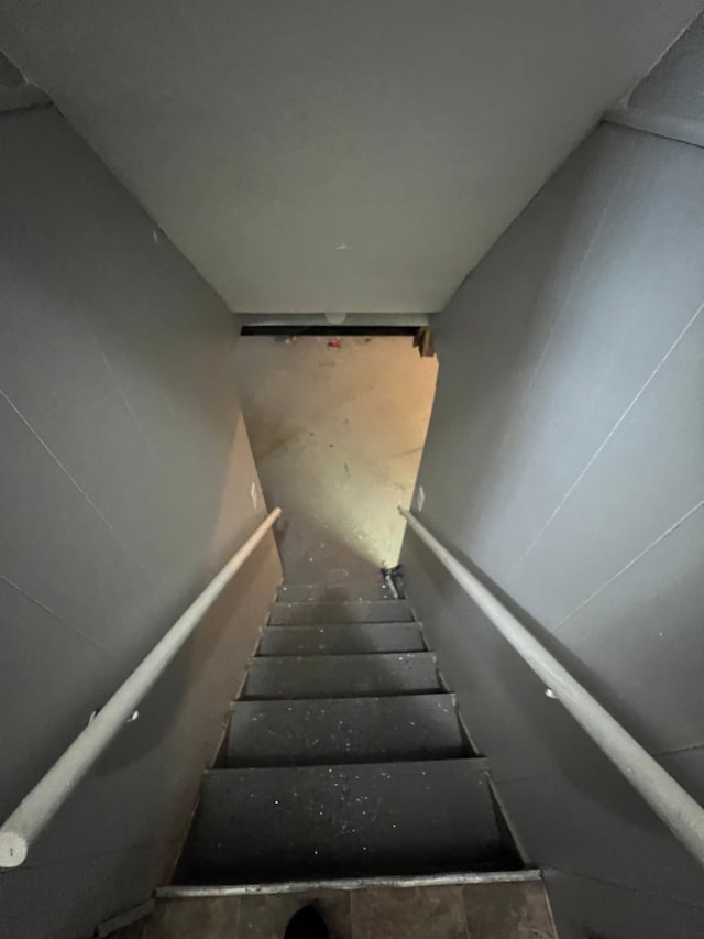 13900 Sussex St, Detroit, MI 48227 - view of stairs