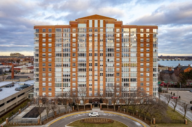 view of apartment building / complex