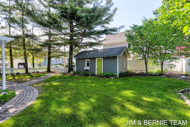 1200 Beach Dr, Holland, MI 49423 - view of yard with an outdoor structure