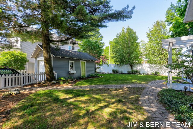1200 Beach Dr, Holland, MI 49423 - view of yard with an outbuilding