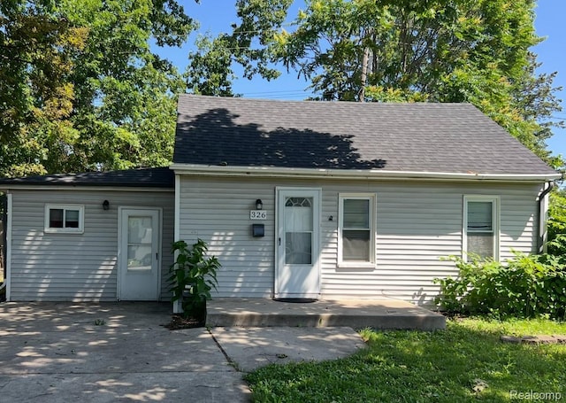 326 W Granet Ave, Hazel Park, MI 48030 - view of front facade with roof with shingles
