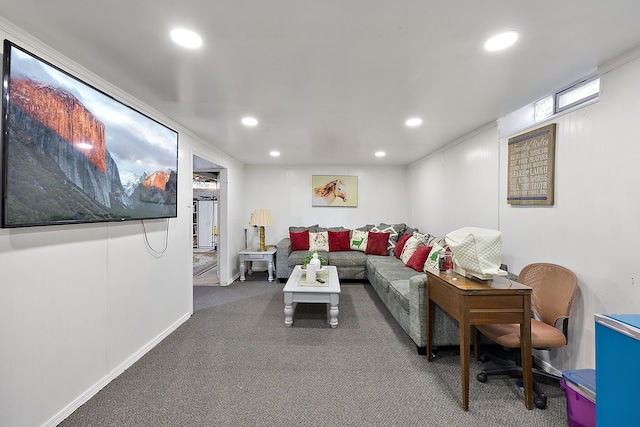 living room featuring recessed lighting and carpet