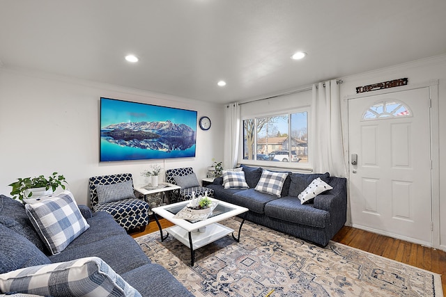 living room with recessed lighting, crown molding, and wood finished floors