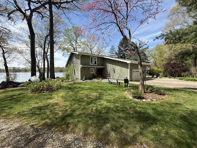 47463 Lakeview Dr, Lawrence, MI 49064 - view of front of house with a garage, dirt driveway, and a front yard