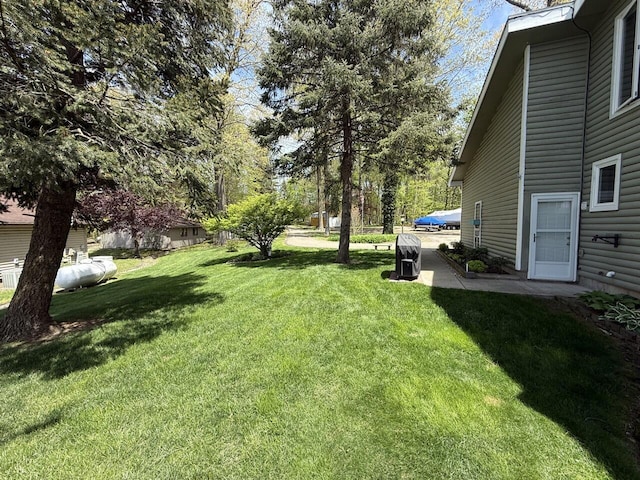 47463 Lakeview Dr, Lawrence, MI 49064 - view of green lawn