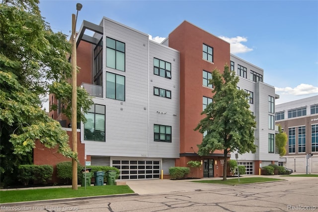 100 N Center St Unit 206, Royal Oak, MI 48067 - photo 2