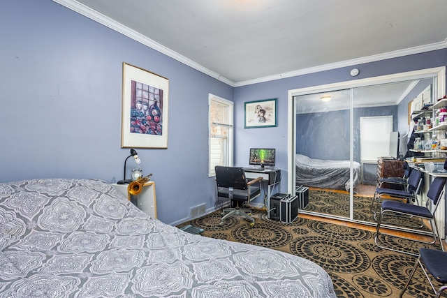 2174 Middlebelt Rd, West Bloomfield, MI 48324 - bedroom featuring baseboards, a closet, visible vents, and crown molding