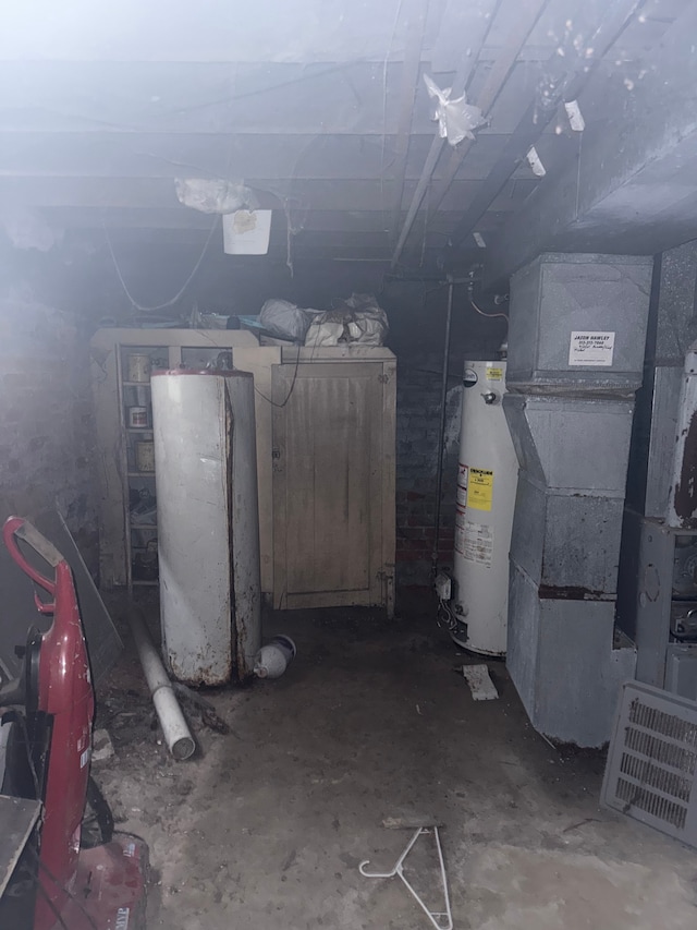 2251 Cortland St, Detroit, MI 48206 - unfinished below grade area featuring water heater