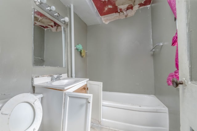 2251 Cortland St, Detroit, MI 48206 - full bath featuring a tub, vanity, and toilet