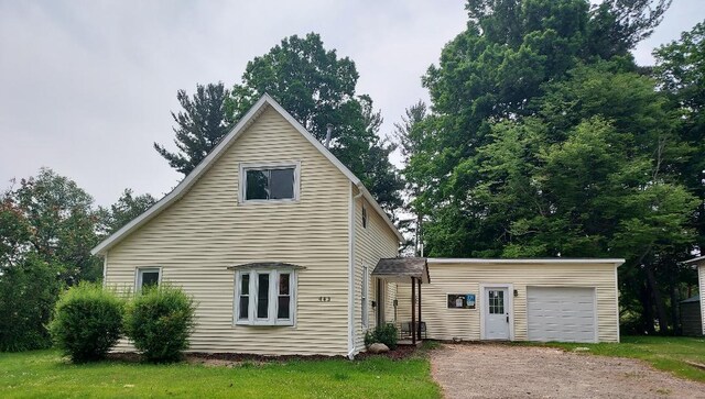 443 W Slosson Ave, Reed City, MI 49677 - view of front of home featuring dirt driveway and a garage