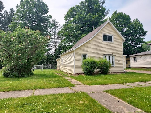 443 W Slosson Ave, Reed City, MI 49677 - view of side of home