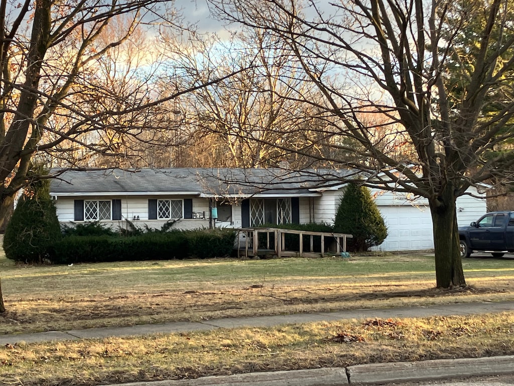 4342 E Court St, Burton, MI 48509 - ranch-style house with a front lawn