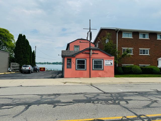 147 S Water St, Marine City, MI 48039 - exterior space