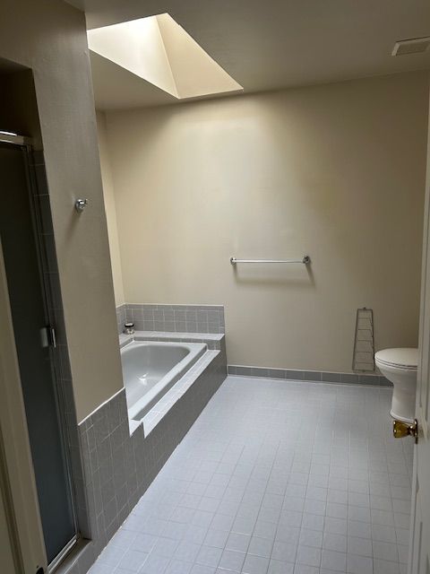 26766 Plumgrove Ln Unit 56, Farmington Hills, MI 48334 - full bath featuring a stall shower, toilet, and a garden tub